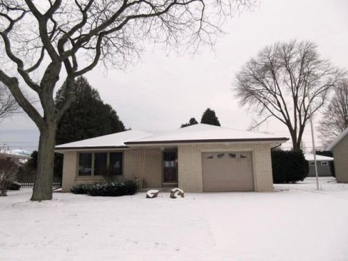 1015 Magnolia Ave, Manitowoc, WI 54220-1928