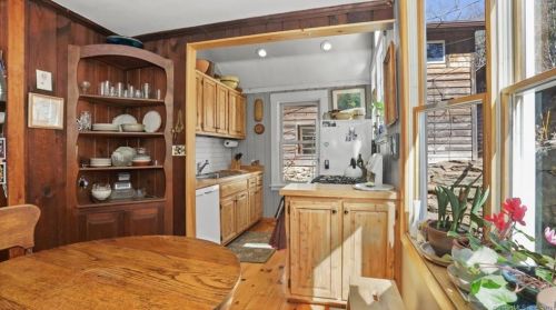 593 Roosevelt Dr, Seymour CT 06478-1739 exterior