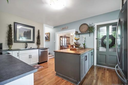 139 Church St, Seymour CT 06483-2503 exterior