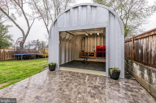 116 Gladden St, Alexandria VA 22304-2402 exterior