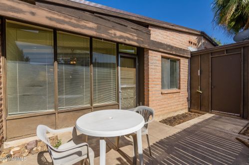 3056 32nd St, Phoenix AZ  85018-6882 exterior