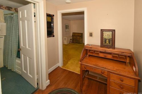 1052 Plymouth St, Windsor CT 06095-3653 exterior