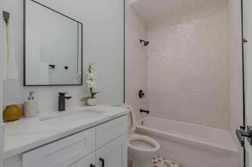 1624 Peterson Ave, Chicago IL  60660-2417 exterior