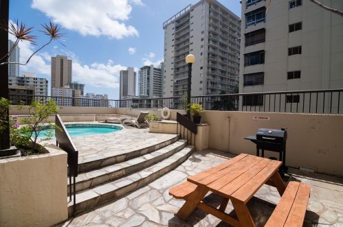 320 Liliuokalani Ave, Honolulu HI 96815-3550 exterior