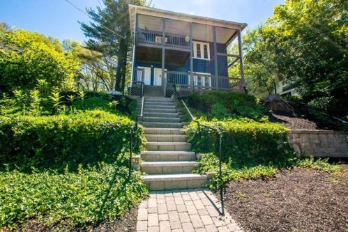 31 Malvern Rd, Worcester, MA 01610-2216