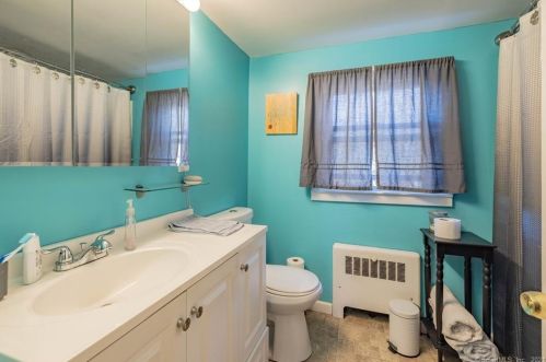 9 Jondot Dr, Enfield CT 06082-2213 exterior