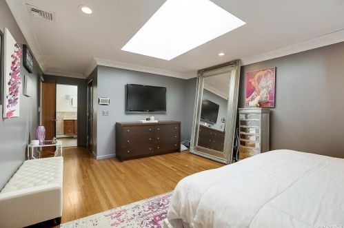 69 Kendrick Ln, Huntington Station NY 11746-7829 exterior