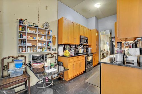 111 Earp St, Philadelphia, PA 19147-0061