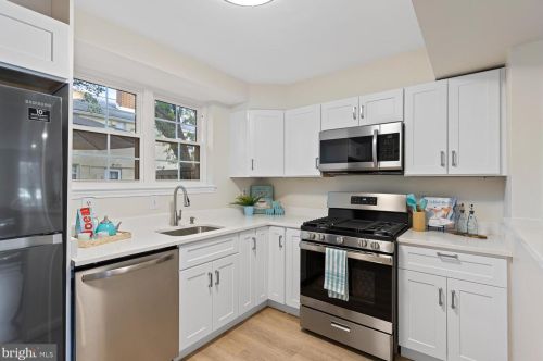 3743 Ingalls Ave, Alexandria, VA 22302-1809