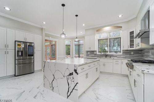 47 Hillside Ave, Berkeley Heights NJ 07922-1708 exterior