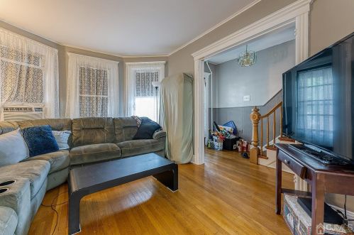 366 Oak St, Perth Amboy NJ 08861-4039 exterior