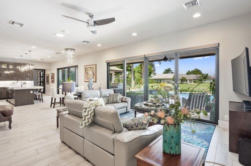 4803 Oak Cir, Boynton Beach FL 33436-5922 exterior