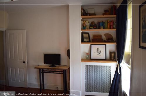 224 Lemonte St, Philadelphia PA 19128-4518 exterior