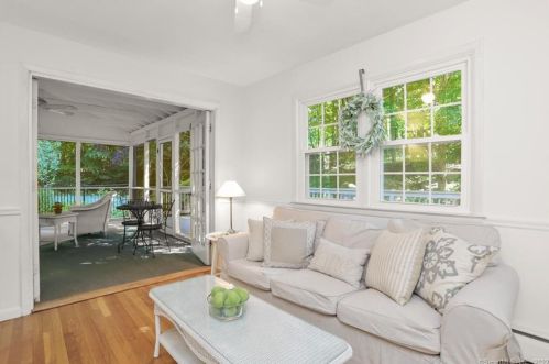 76 Mcfadden Dr, Wilton CT 06897-3912 exterior