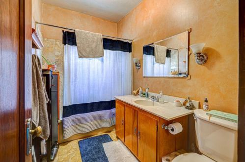 4937 Monticello Ave, Chicago IL 60647-1132 exterior