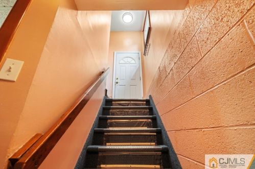 265 James Pl, Iselin NJ 08830-1226 exterior