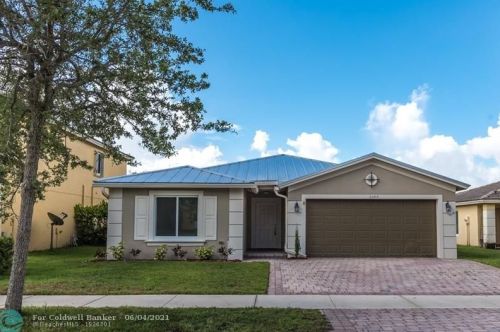 2099 Newport Isles Blvd, Fort Pierce, FL 34953-4582