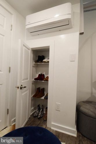 403 17 St, Philadelphia PA 19130-0041 exterior