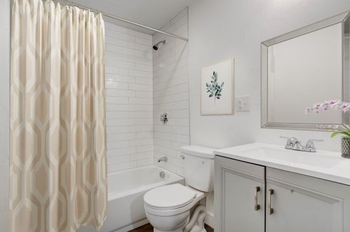 6 Johnson St, Peabody MA 01960-2311 exterior