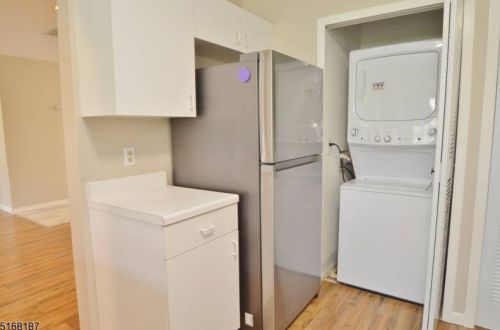 28 Sharon Dr, East Hanover NJ  07936-3429 exterior