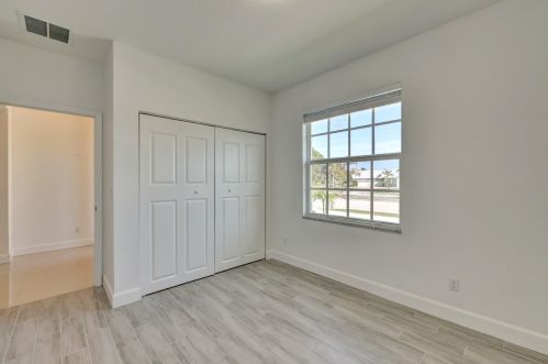 422 Airoso Blvd, Fort Pierce FL  34983-2063 exterior