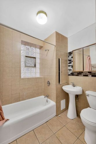 2946 Rockwell St, Chicago IL 60647-4087 exterior