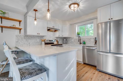 3737 Jason Ave, Alexandria VA 22302-1811 exterior