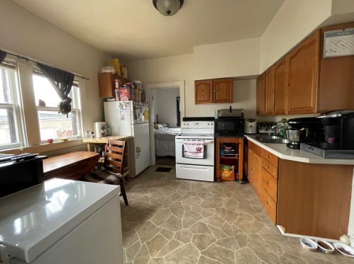 2411 Kinnickinnic Ave, Milwaukee WI 53207-1629 exterior