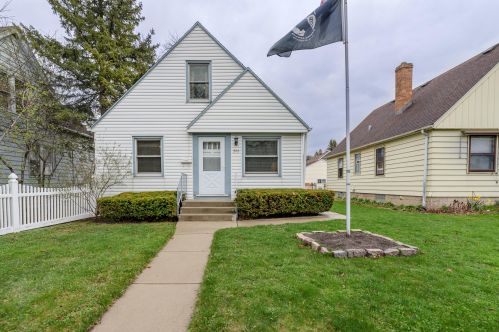206 75th St, Milwaukee, WI 53213-3518