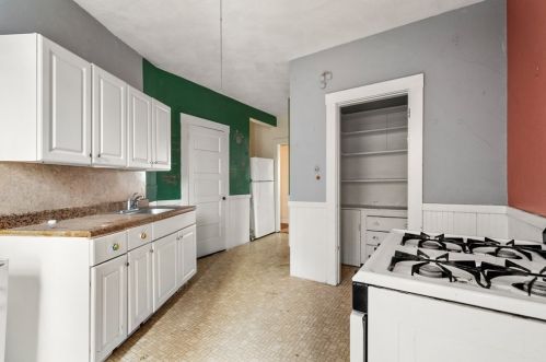 65 Pleasant St, Brookline MA 02446-3723 exterior