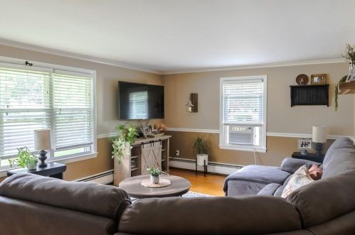 38 Elmdale Ave, Providence, RI 02909-3018