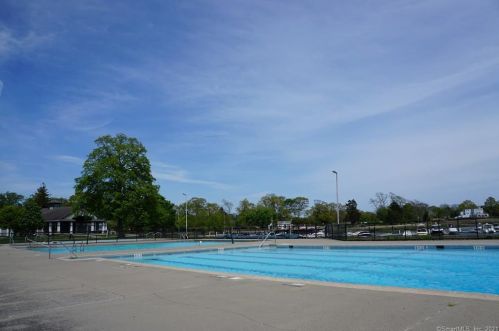 11 Dover Rd, Westport CT 06880-2627 exterior