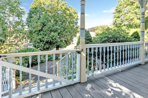 143 St, Seymour CT 06483-2910 exterior