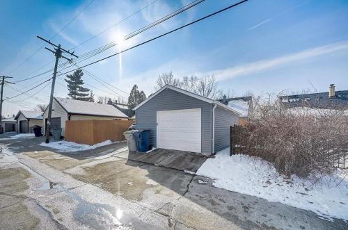 3316 Honey Creek Dr, Milwaukee WI  53219-3911 exterior