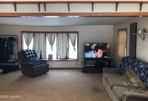 435 Crooked Lk Dr, Kalamazoo MI 49009-8930 exterior