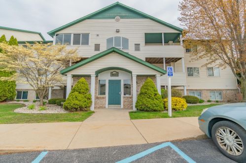 5821 Crosswinds Dr, Meskegon, MI 49444-7733