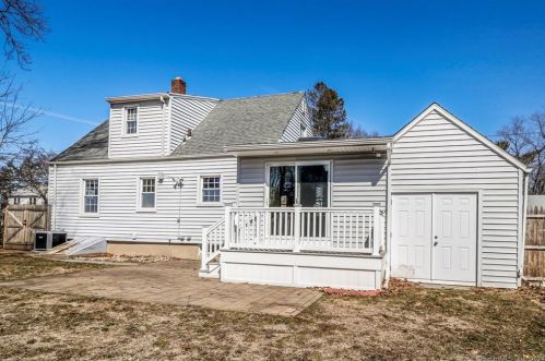 12 Monroe St, North Haven CT 06473-1813 exterior