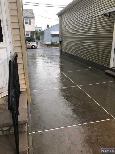 48 Garrison St, Newark, NJ 07105-3056