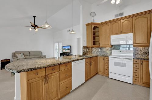 5336 Courtney Cir, Boynton Beach FL 33472-1280 exterior