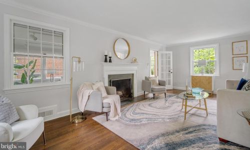 1524 Red Oak Dr, Silver Spring MD 20910-1549 exterior