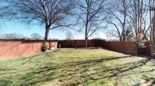 1060 Davis Cir, Atlanta GA 30318-7525 exterior