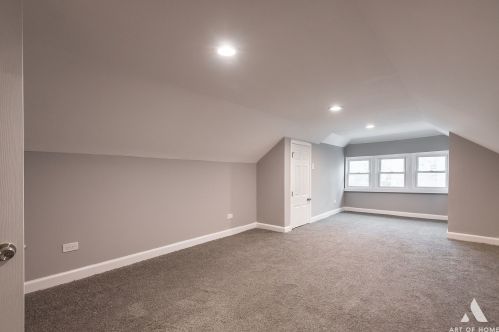 6917 Maplewood Ave, Chicago IL 60622-2857 exterior