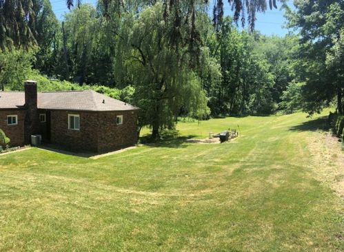 120 Longvue Dr, Pittsburgh PA 15237-2275 exterior