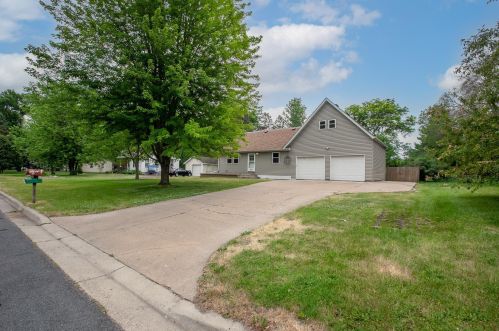 652 Berwood Ave, Saint Paul, MN 55127-5103