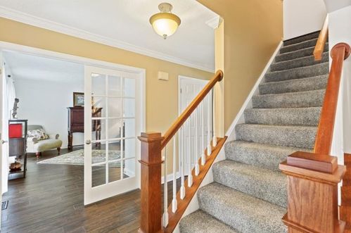 130 Elmhurst Dr, Moon Twp, PA 15108-9021