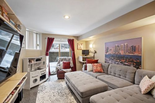 3430 Elaine Pl, Chicago, IL 60657-2483