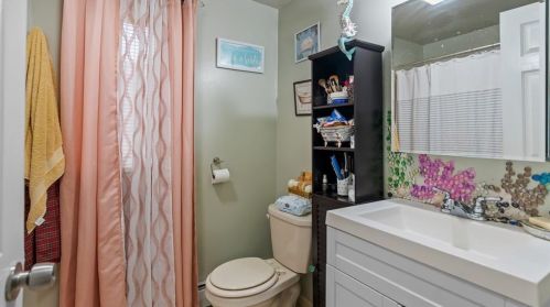 61 Lynch St, Providence RI 02908-5106 exterior