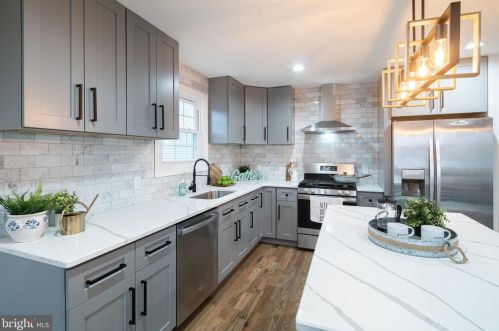 8122 Dorcas St, Philadelphia PA 19111-4112 exterior