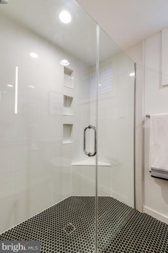 116 Gladden St, Alexandria VA 22304-2402 exterior