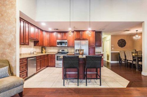 18 Della Dr, Babylon NY 11704-6240 exterior